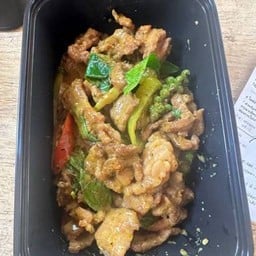 ผัดพริกแกงใต้เนื้อ(กับข้าว)