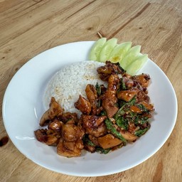 กระเพราหมูชิ้น