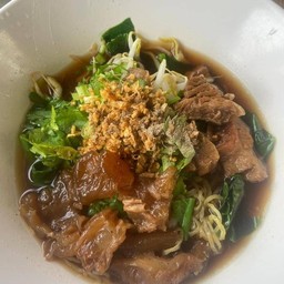 ก๋วยเตี๋ยวเนื้อตุ๋น