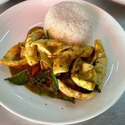 ข้าวพริกแกงใต้ปลาหมึก