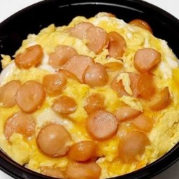 ข้าวไข่ข้นไส้กรอก