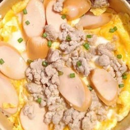 ข้าวไข่ข้นไส้กรอก+หมูสับ