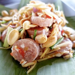 ยำแหนมห่อ