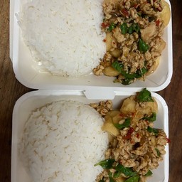 ข้าวราดกระเพราเต้าหู้ไก่สับราดข้าว