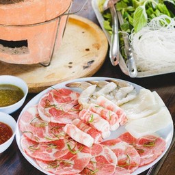 จิ้มจุ่มหมู พร้อมน้ำจิ้ม