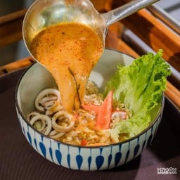 ก๋วยเตี๋ยวต้มยำน้ำข้น - ปลาหมึก