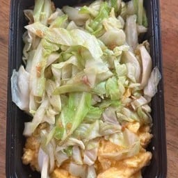 ข้าวไข่ข้น + กะหล่ำน้ำปลา ไม่เนื้อสัตว์