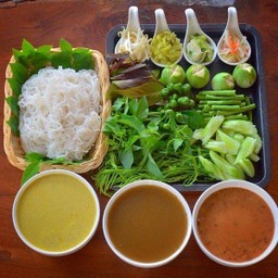 ขนมจีน+น้ำยากะทิผสมน้ำยาป่า