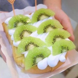 ขนมปังวิปครีมกีวี่สด