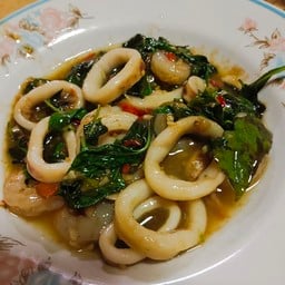 คุณปอ หมูกรอบ