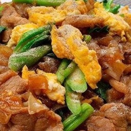 ผัดซีอิ๊วต้องเลือกเนื้อสัตว์เเละเส้น