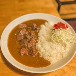 ข้าวแกงกะหรี่เนื้อตุ๋น