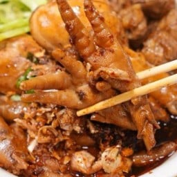 ก๋วยเตี๋ยวไก่ตุ๋นมะระอากู๋ หลังศูนย์ราชการ หลังศูนย์ราชการ