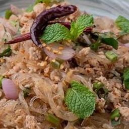 ลาบไก่ใส่วุ้นเส้น
