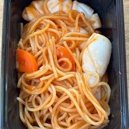 สปาเก็ตตี้ซอสมะเขือเทศ-ปลาหมึก