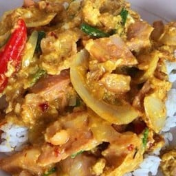 ข้าวเบคอนผงกะหรี่