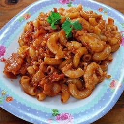 มักกะโรนีซอส เบ-คอน