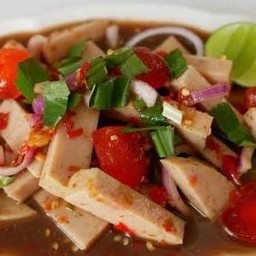 ยำหมูยอไข่แดง