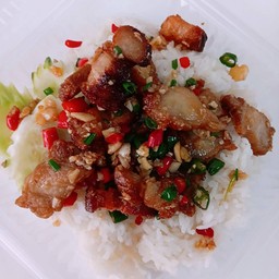 ผัดพริกเกลือหมูกรอบราดข้าว