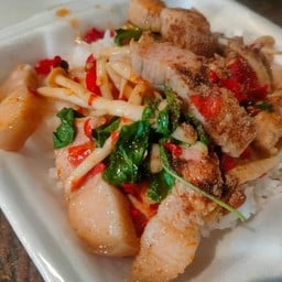 ข้าวกระเพรา3ชั้นใส่เห็ด