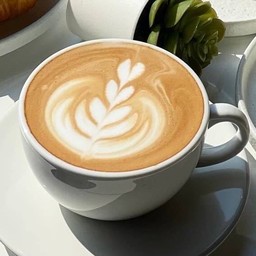 คาราเมลมัคคิอาโต้ ร้อน