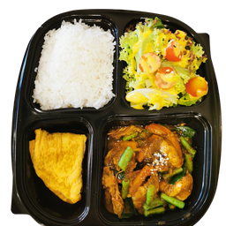 ข้าวหอมมะลิ+กุ้งผัดพริกแกง+ไข่นุ่ม