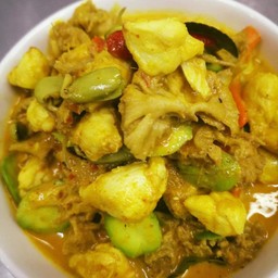 แกงคั่วเห็ดแครงเนื้อปู