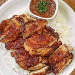 ข้าวไก่ย่างน้ำจิ้มแจ่ว