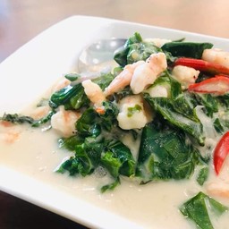 ผัดผักเหมียงกะทิกุ้งสับ