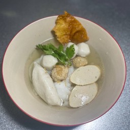 ก๋วยเตี๋ยวลูกชิ้นปลาน้ำใส