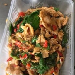 กระเพราไก่ (กับข้าว)