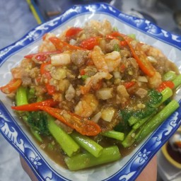 ผัดผักบุ้งหน้าหมูกะปิ