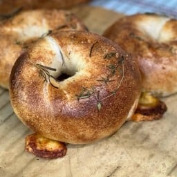Cheeses N’ Herbs Bagel🧀🧈🥯