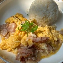 ข้าวไข่ข้นเบคอน