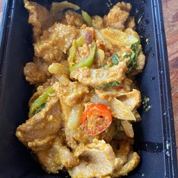 ผัดผงกะหรี่หมู ( กับข้าว)