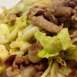 ข้าวผัดกะหล่ำปลีน้ำปลาไก่