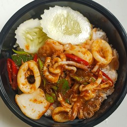 ผัดพริกแกงหมึก ราดข้าว
