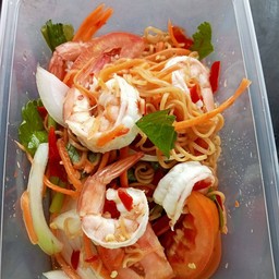 ยำมาม่ากุ้งสุข