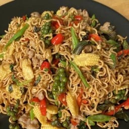 ผัดขี้เมาต้องเลือก เนื้อสัตว์เองนะคะ