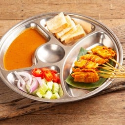 หมูสะเต๊ะ ชุดเล็ก ( 10 ไม้ + ขนมปัง 1 แผ่น )