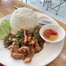 ข้าวกระเพราคอหมูย่าง