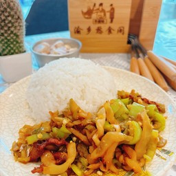 หมูเส้นผัดผักดองราดข้าว