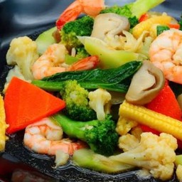 ผัดผักรวมราดข้าว  ต้องเลือกเนื้อสัตว์เองคะ