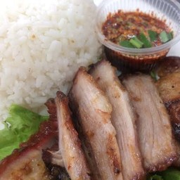 คอหมูย่างราดข้าว