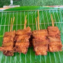หมูทอดเสียบไม้