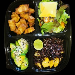 ข้าวหมูกรอบจากพืชอโวคาโดสัปปะรด