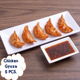 [อร่อยซ่ากับโค้ก] FRIED GYOZA 5 pcs. +  โค้ก ออริจินัล (กระป๋อง) 