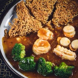 บะหมี่กรอบราดหน้าทะเลซอสXO S