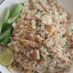 ข้าวผัดปลาแซลมอน