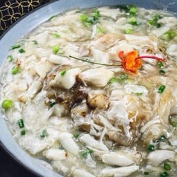 ราดหน้าเส้นใหญ่เนื้อปูไข่ขาว S